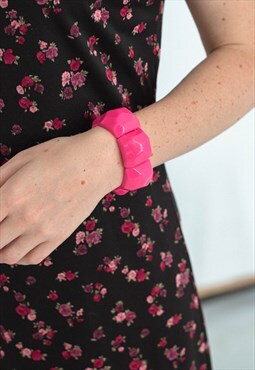Vintage Small Plastic Stretchy Bracelet in Pink 