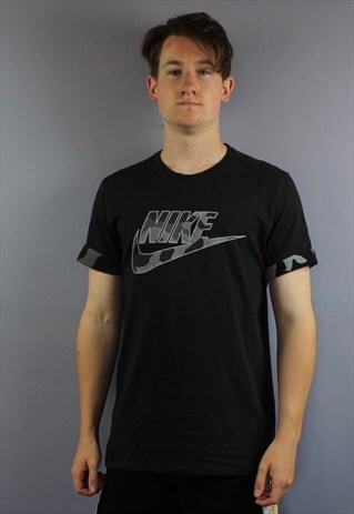 VINTAGE NIKE T SHIRT IN BLACK WITH PRINTED SPELLOUT LOGO AND