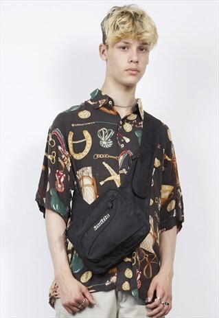 VINTAGE 90'S INVICTA BLACK OVERSIZED BUM BAG