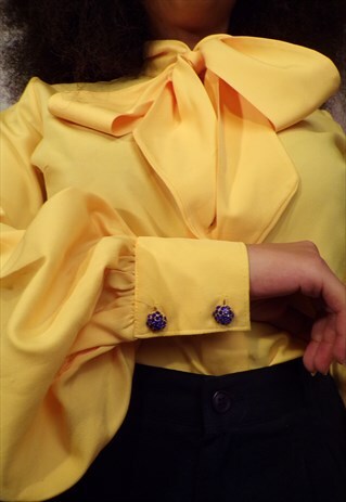 YELLO BOW COLLAR VINTAGE BLOUSE.