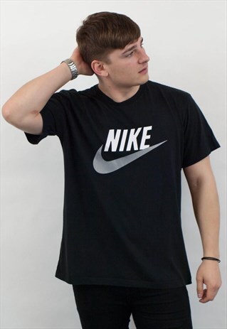 VINTAGE NIKE T-SHIRT