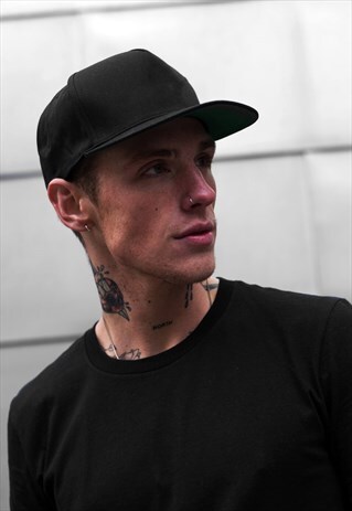 ESSENTIAL PLAIN SNAPBACK BASEBALL CAP - BLACK