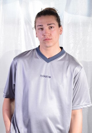 VINTAGE NIKE SILVER/GREY EMBROIDERED V-NECK TEE