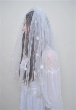 Bridal Veil in white color, vintage minimalistic veil