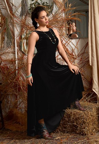 ISSABELLA MAXI VINTAGE STYLE DRESS IN BLACK VELVET