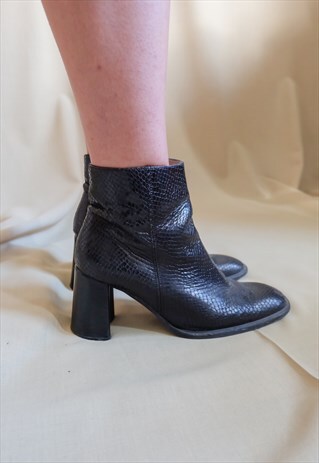 VINTAGE 70S BLACK LEATHER ANKLE BOOTS WITH CHUNKY HEELS