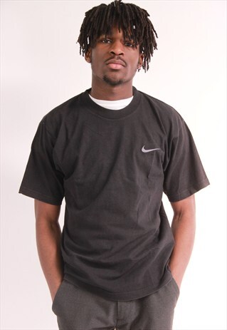 VINTAGE NIKE TSHIRT