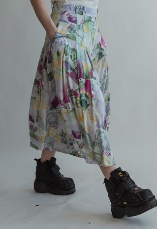 VINTAGE 80S FLORAL FLARE SHORTS