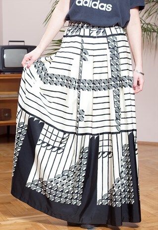 BLACK AND WHITE GRAPHIC PATTERN VINTAGE MAXI SKIRT