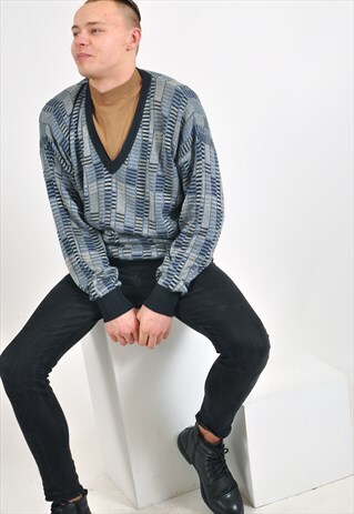 VINTAGE 90'S V NECK JUMPER IN ABSTRACT PRINT