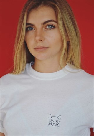 T-SHIRT IN WHITE WITH CAT EMBROIDERY