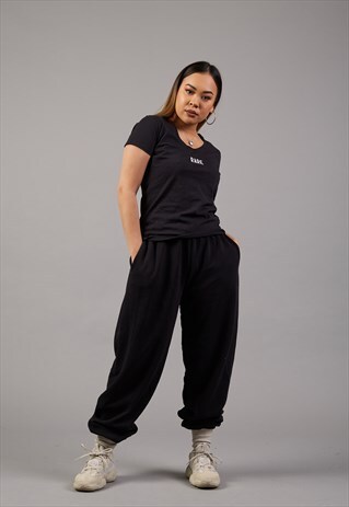 V NECK T-SHIRT IN BLACK WITH WHITE LOGO