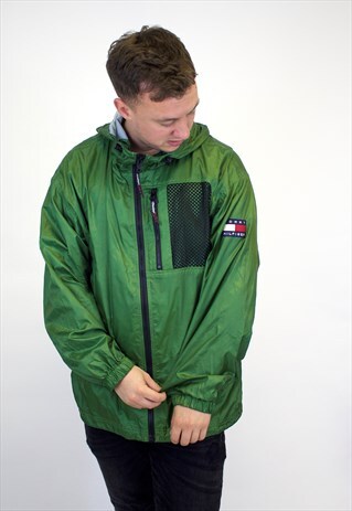 VINTAGE TOMMY HILFIGER JACKET.