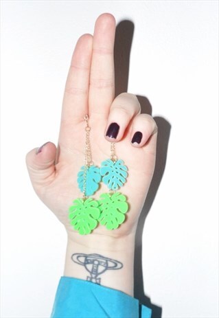 EARRINGS DANGLING GREEN LEAF GOLD CHAIN HOOK EARRINGS RARE