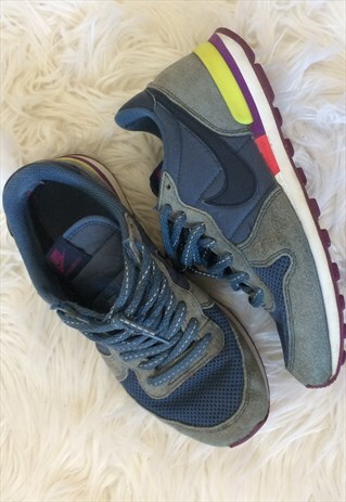 BLUE & PURPLE NIKE INTERNATIONLIST TRAINERS