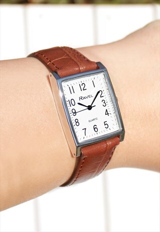 VINTAGE STYLE SILVER WATCH