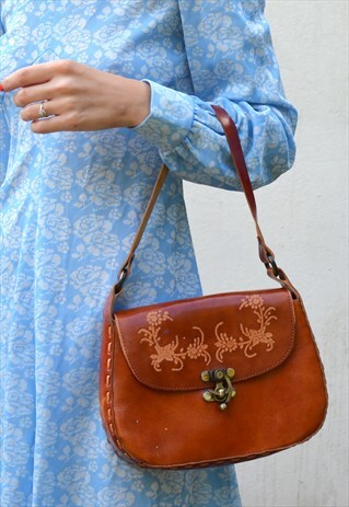 VINTAGE 70S TOOLED & EMBOSSED BROWN LEATHER BOHO BAG