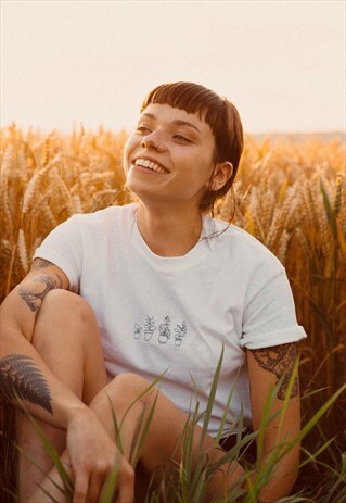 ORGANIC UNISEX T-SHIRT IN WHITE WITH PLANT EMBROIDERY