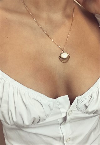 SILKS AND STARS GOLD SHELL NECKLACE