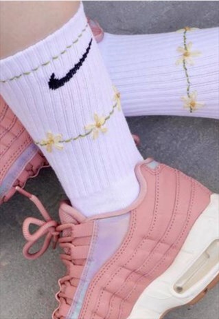 WHITE CREW LENGTH NIKE SOCKS WITH DAISY HAND EMBROIDERY