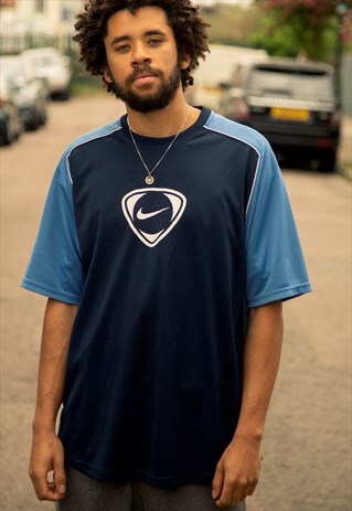 VINTAGE 90'S NIKE T-SHIRT IN A NAVY AND BLUE COLOUR XL