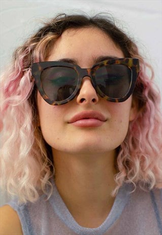 OVERSIZED ANGULAR TORTOISESHELL CAT EYE SUNGLASSES