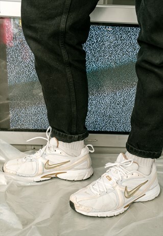 NIKE VINTAGE WHITE SNEAKERS