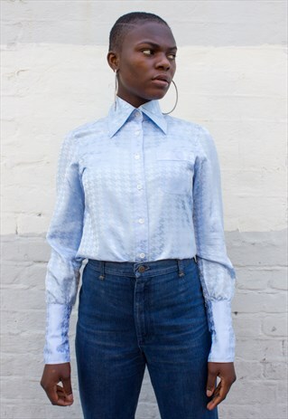 70'S VINTAGE SATIN-LOOK SHIRT IN BABY BLUE WITH HOUNDSTOOTH
