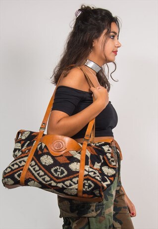 90'S VINTAGE AZTEC PATTERN LEATHER STRAP HOLDALL BAG