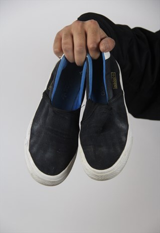 VINTAGE ADIDAS BLACK TRAINERS