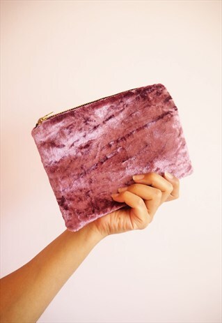 CRUSHED VELVET MAKEUP BAG IN DUSTY PINK