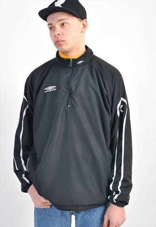 VINTAGE UMBRO WINDBREAKER OVERHEAD JACKET IN BLACK