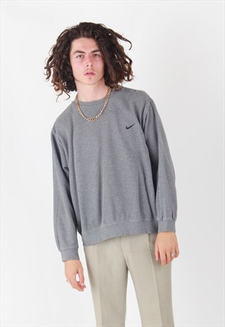 VINTAGE NIKE SWEATSHIRT