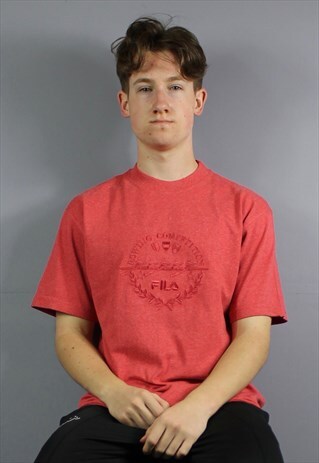 VINTAGE FILA T-SHIRT IN RED WITH EMBROIDERED LOGO. SIZE M.