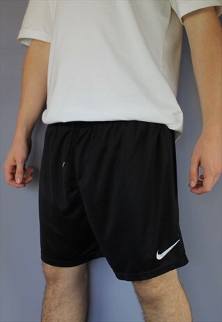 VINTAGE NIKE SHORTS IN BLACK WITH EMBROIDERED LOGO AND DRAWS