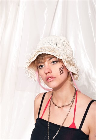 VINTAGE BUCKET HAT 90S BEIGE FRINGE CROCHETED STRAW HAT