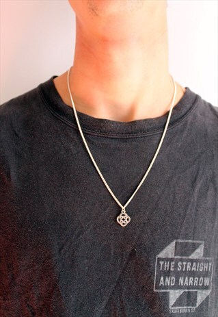 KNOT NECKLACE