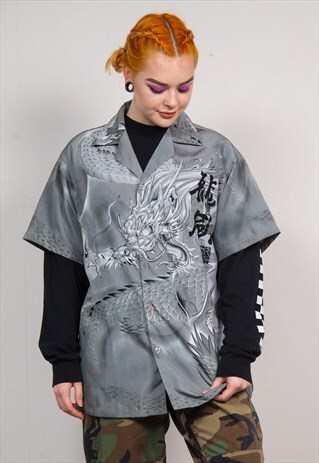 VINTAGE 90'S Y2K GREY DRAGON PRINT SHORT SLEEVE SHIRT