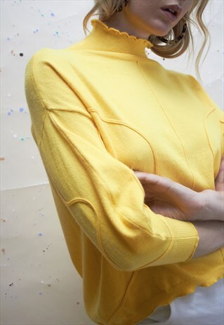 JUMPER IN YELLOW WITH PIPE DETAILING