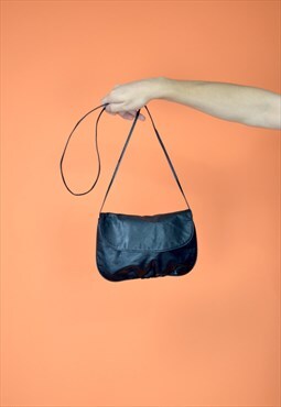 Vintage black classic 80's leather shoulder bag