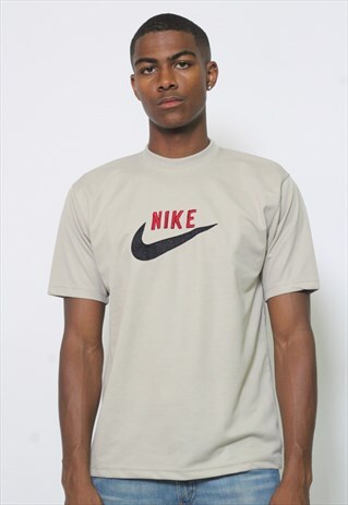 VINTAGE NIKE T-SHIRT