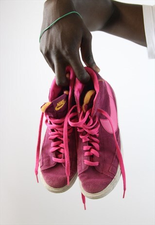 VINTAGE NIKE PINK TRAINERS
