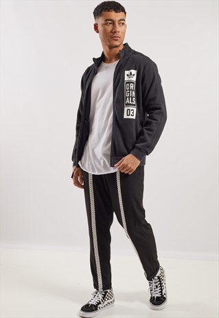 VINTAGE ADIDAS ZIP-UP SWEATSHIRT