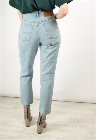 VINTAGE 90S HIGH WAIST CROPPED JEANS IN LIGHT BLUE WASH