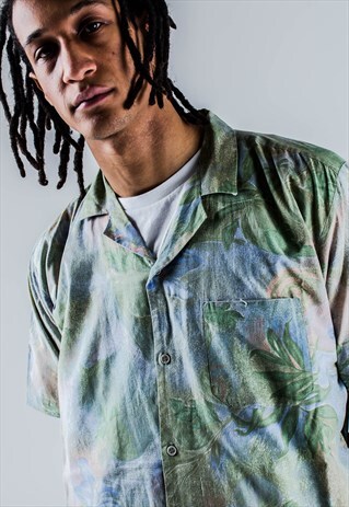 VINTAGE 90S CRAZY JUNGLE PATTERN SHIRT IN GREEN