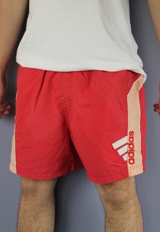 VINTAGE ADIDAS SHORTS IN RED WITH EMBROIDERED LOGO AND MISSI