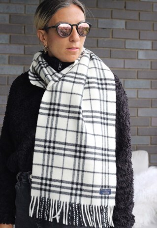 VINTAGE 1990S BURBERRY CREAM AND BLACK NOVA PRINTED SCARF