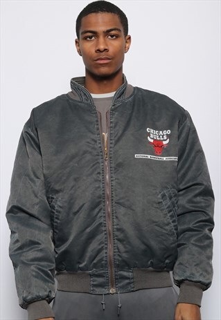 VINTAGE NBA CHICAGO BULLS QUILTED BOMBER JACKET GREY