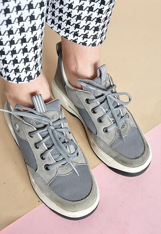 90S TIMBERLAND SNEAKERS