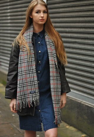 VINTAGE BURBERRY LONDON LAMBSWOOL NOVA CHECK SCARF